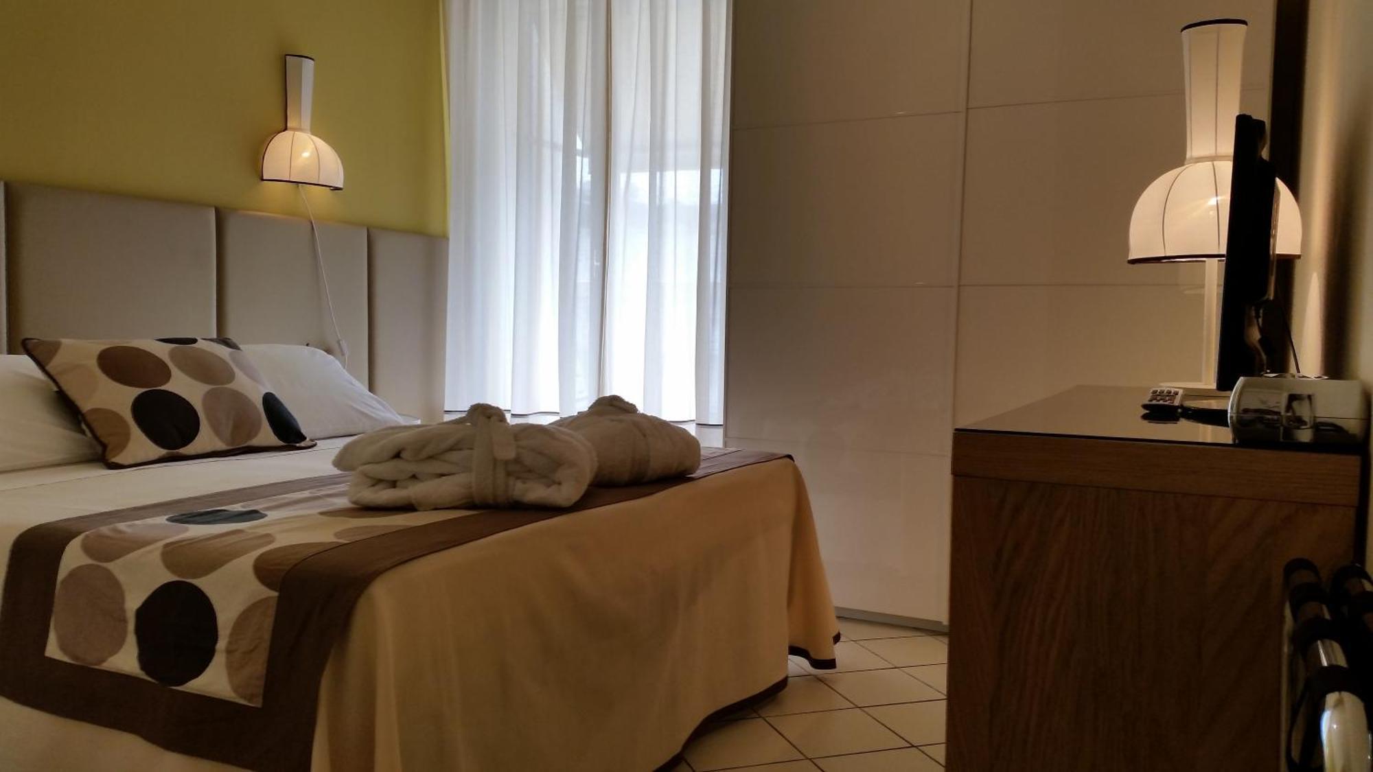 Hotel Trionfal - Fronte Mare - Vicinissimi Al Centro