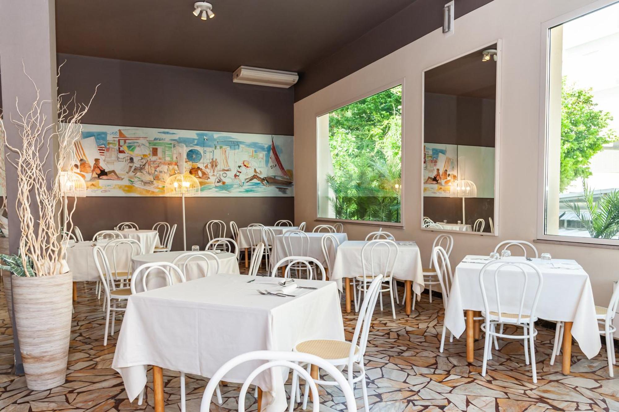 Trionfal - Fronte Mare - Vicinissimi Al Centro Hotel 3*