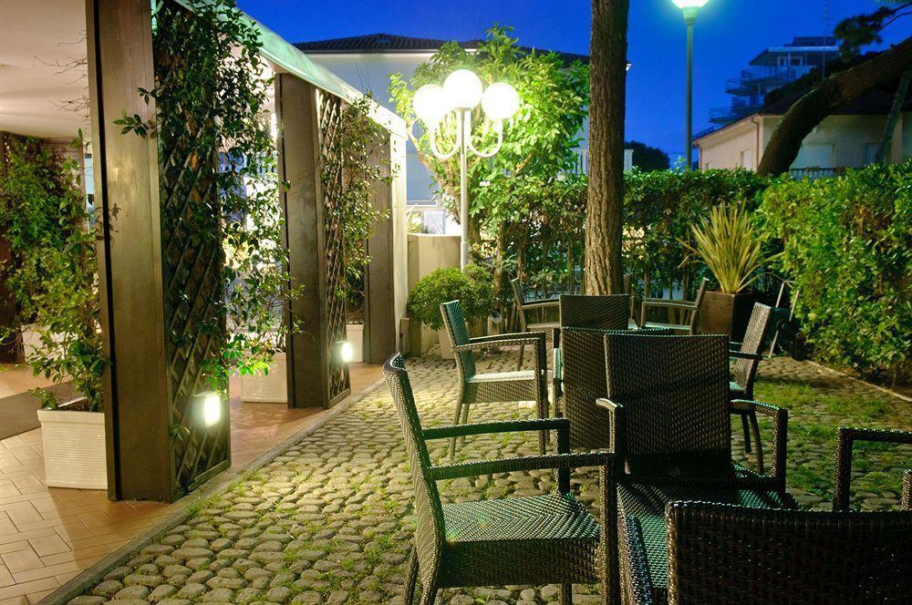 Hotel Trionfal - Fronte Mare - Vicinissimi Al Centro